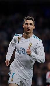 菲戈：刚从巴萨去皇马时没人带我训练，我在酒店里住了三个月！